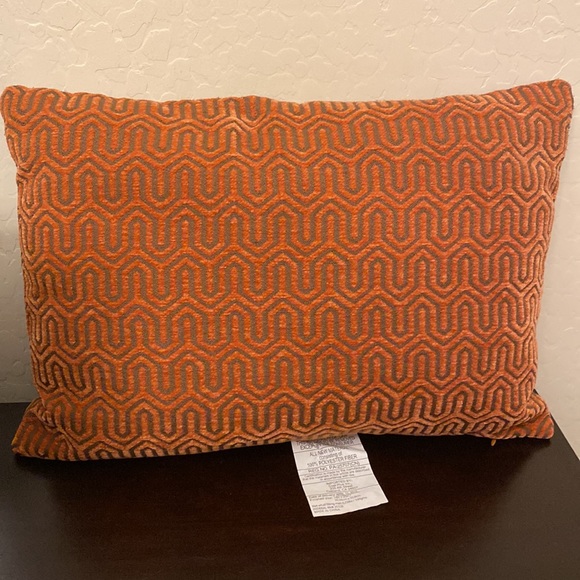 🆕 World Market Lumbar Pillows Set (2) - Picture 6 of 10